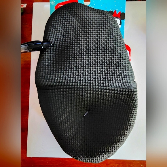 Disney Mickey and Minnie Mouse Holiday Christmas 2 pack Mini Oven Mitts - Picture 2 of 3